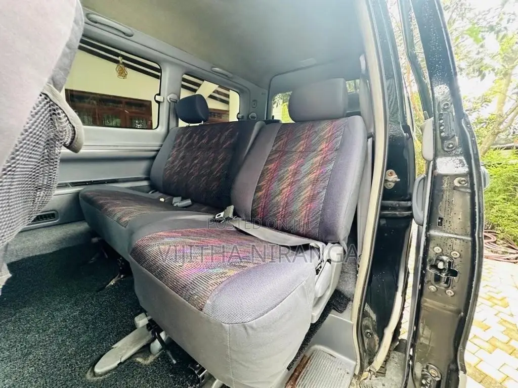 Toyota Noah 2001 Van (Used)