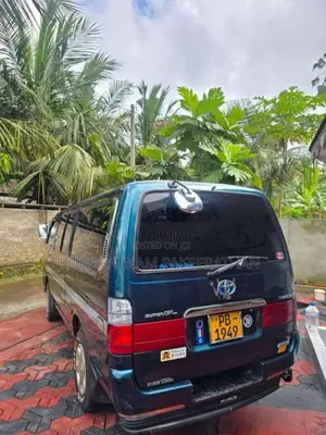 Toyota Dolphin 2002 Van (Used)