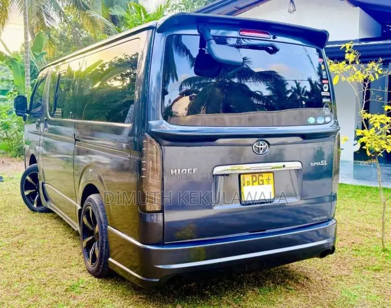 Toyota KDH 2012 Van (Used)