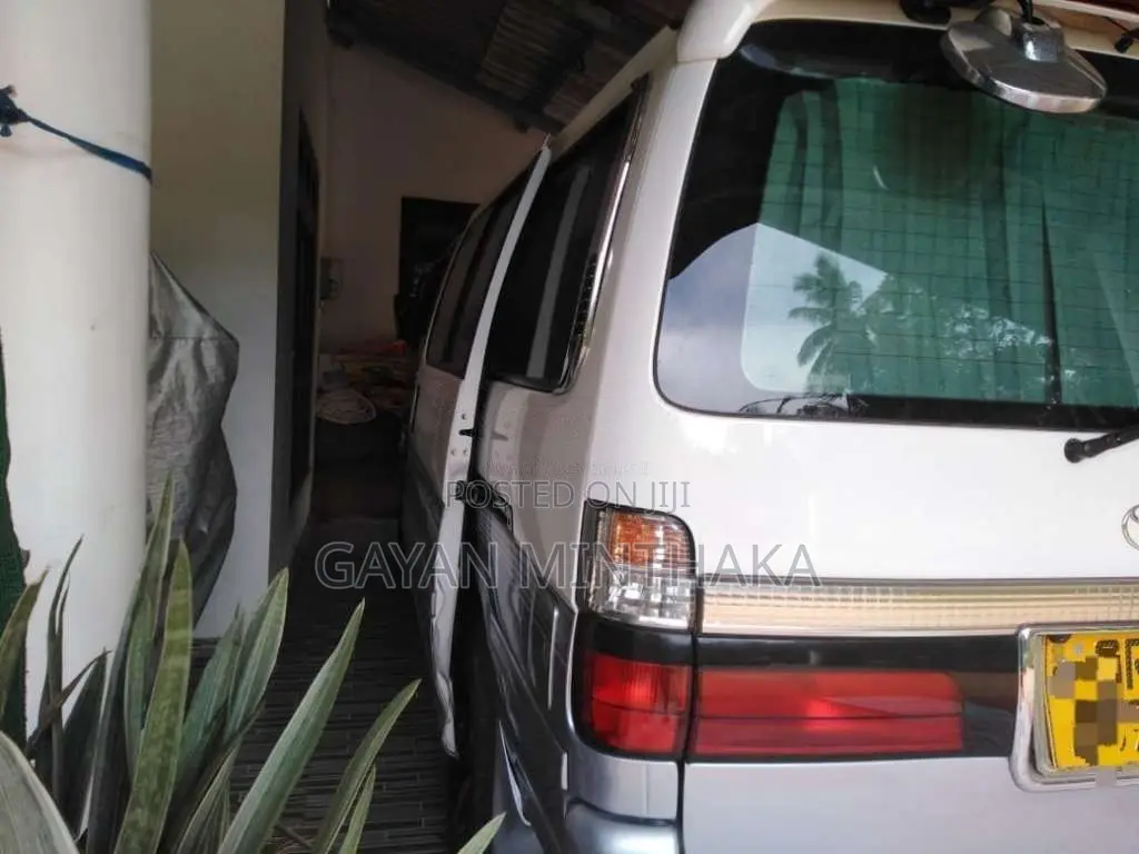 Toyota Dolphin 1997 Van (Used)