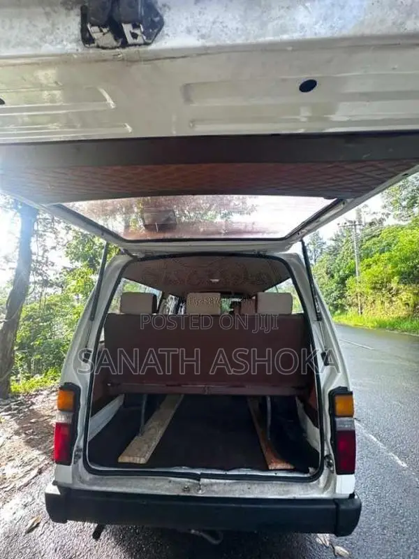 Toyota HIACE 1988 Van (Used)