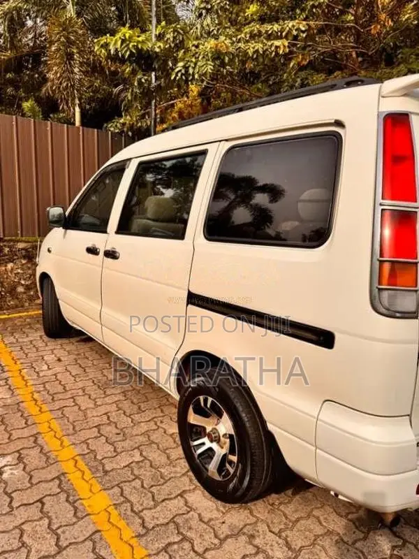 Toyota Noah 1998 Van (Used)
