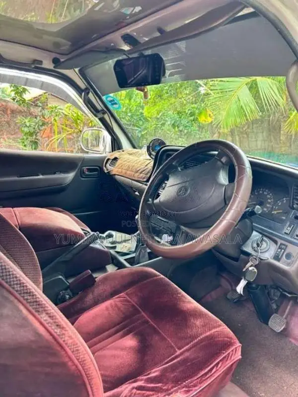 Toyota Dolphin 1990 Van (Used)