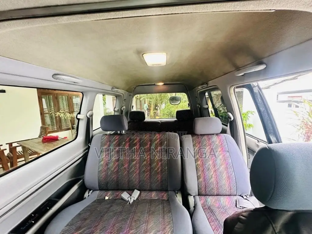 Toyota Noah 2001 Van (Used)