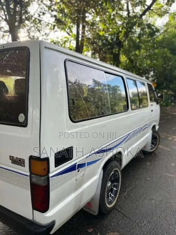 Toyota HIACE 1988 Van (Used)
