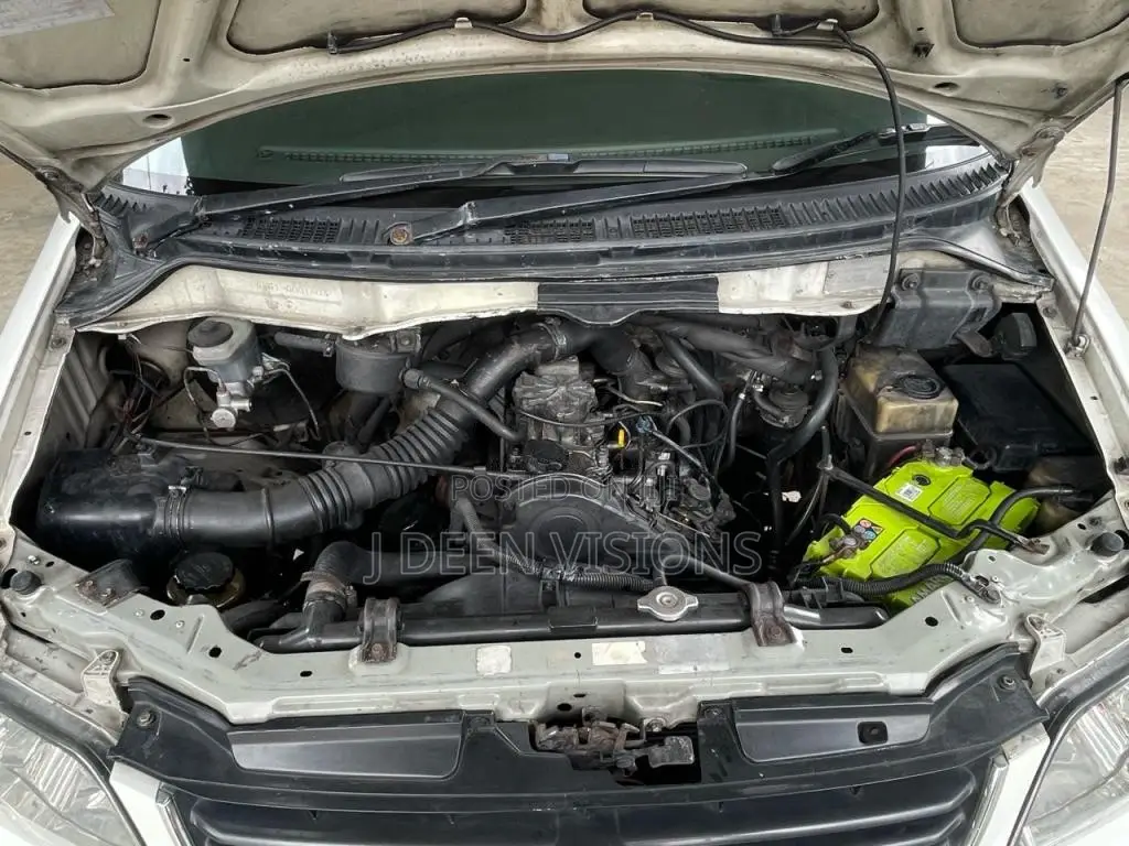 Toyota Noah 1999 Van (Used)