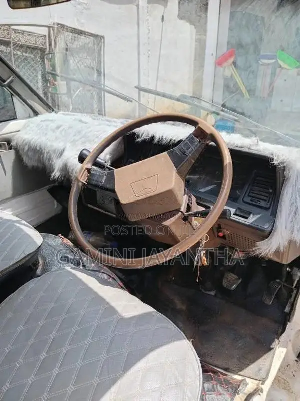 Toyota Hiace 1983 Van (Used)