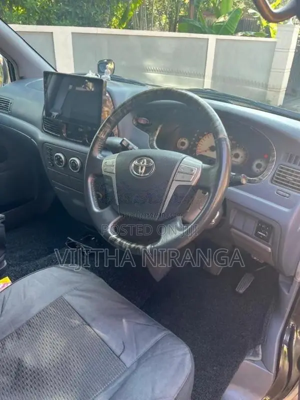 Toyota Noah 2001 Van (Used)