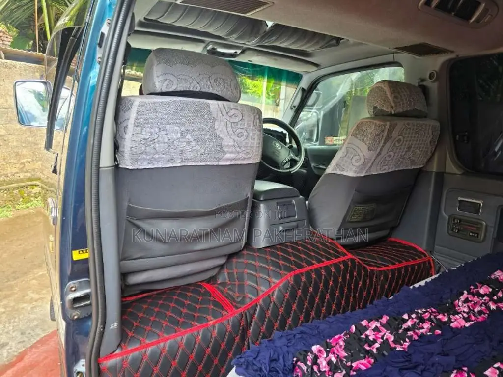 Toyota Dolphin 2002 Van (Used)