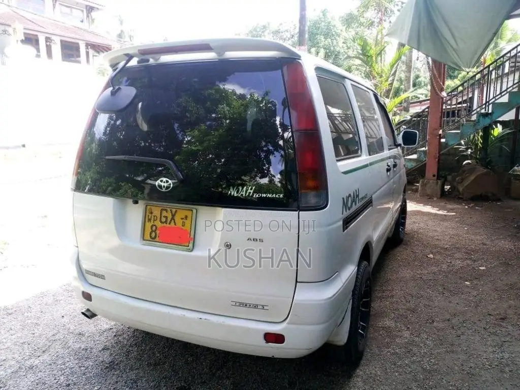 Toyota NOAH CR41 1998 Van (Used)