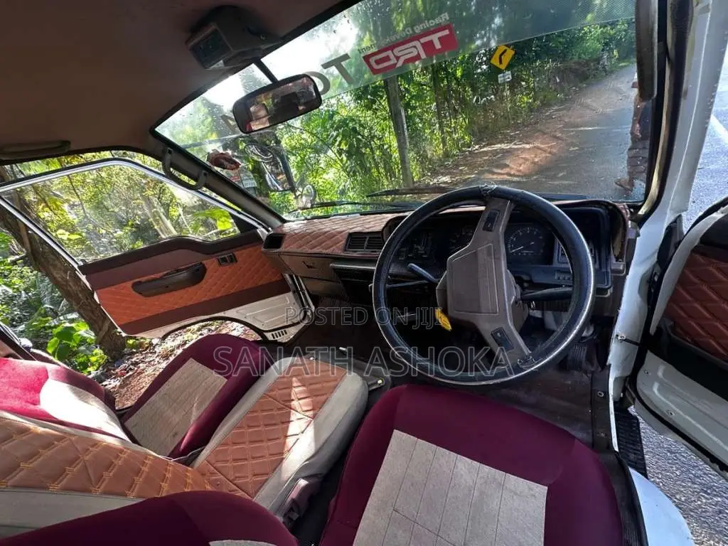 Toyota HIACE 1988 Van (Used)