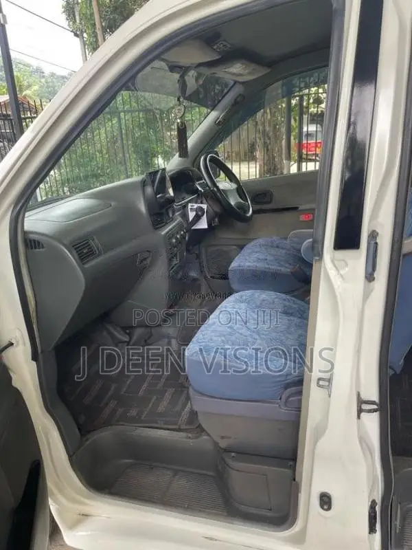 Toyota Noah 1999 Van (Used)