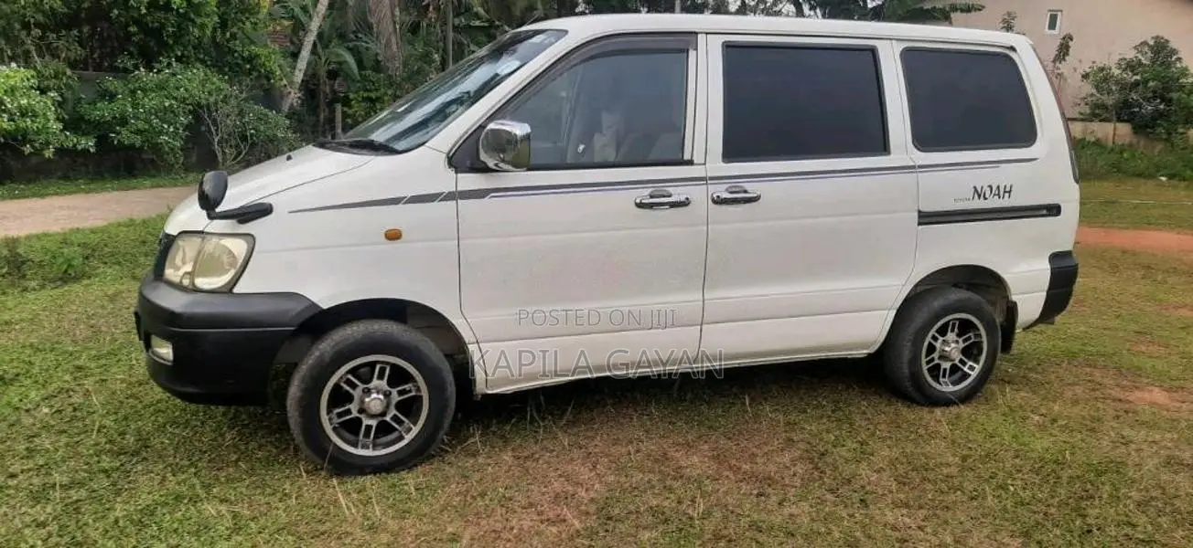 Toyota NOAH 1999 Van (Used)