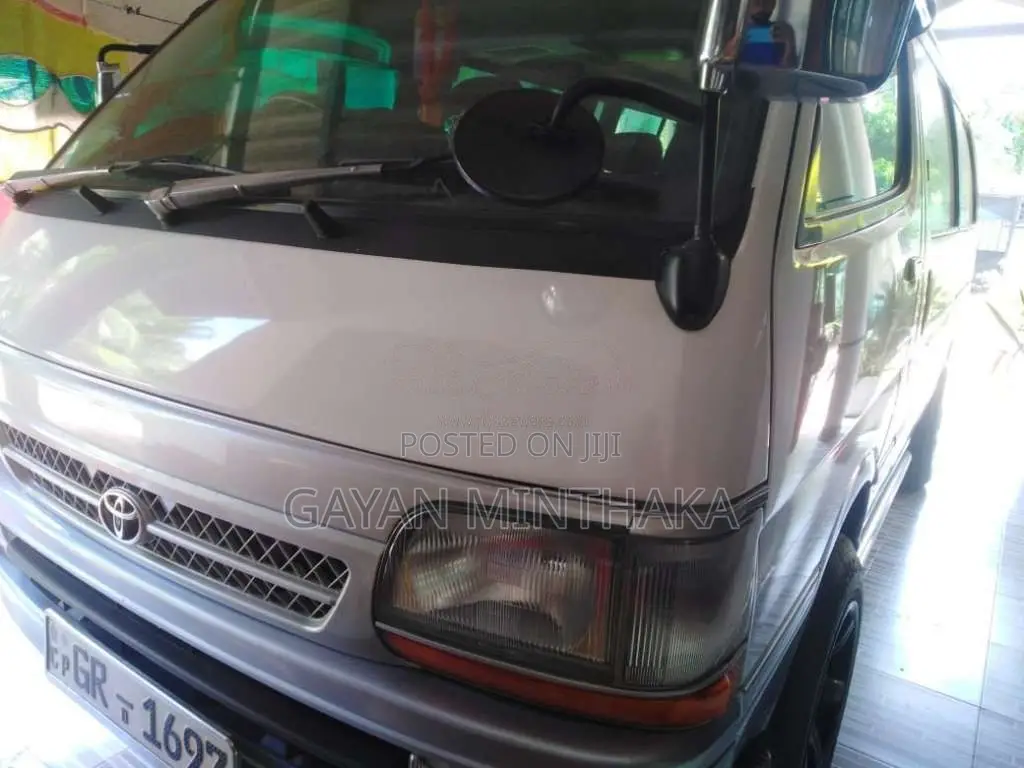 Toyota Dolphin 1997 Van (Used)
