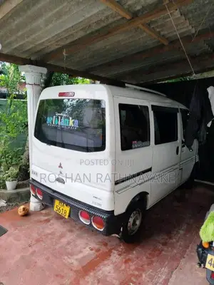 Mitsubishi U-61 1999 Van (Used)