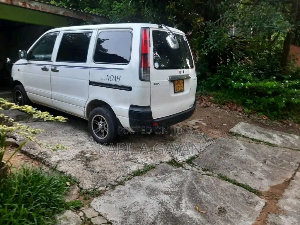 Toyota NOAH 1999 Van (Used)