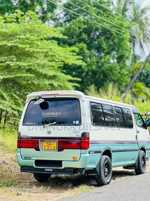 Toyota Dolphin 1992 Van (Used)