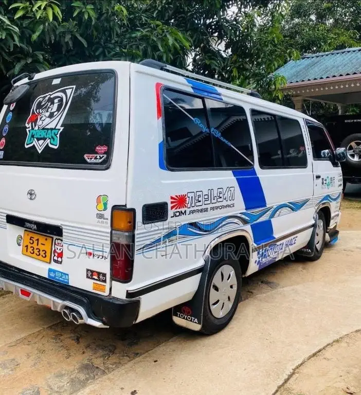 Toyota Shell 1996 Van (Used)
