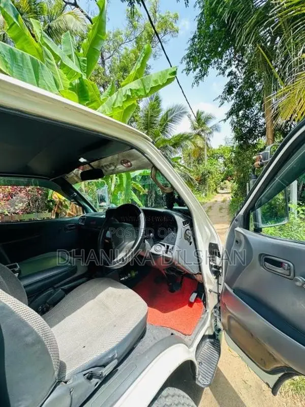Toyota Dolphin 1992 Van (Used)