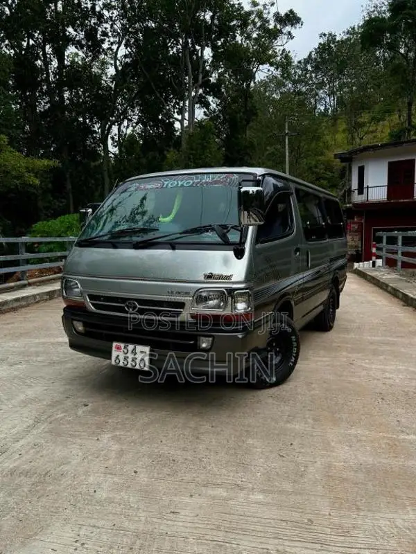 Toyota Hiace Dolphin 1990 Van (Used)