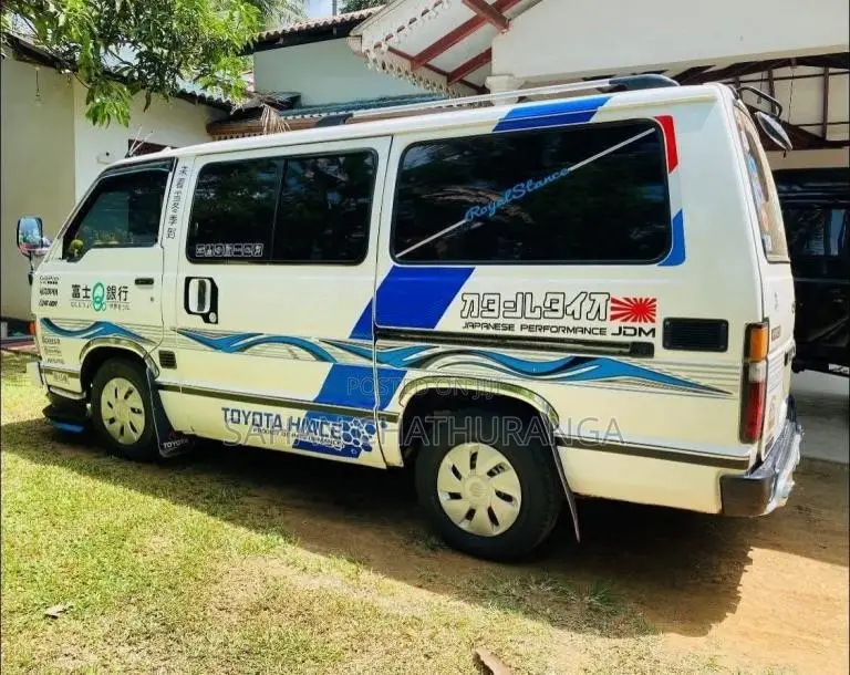 Toyota Shell 1996 Van (Used)