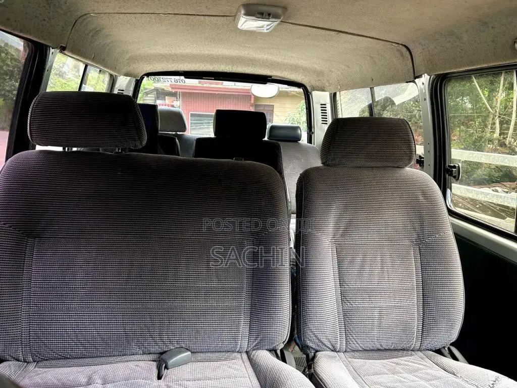 Toyota Hiace Dolphin 1990 Van (Used)