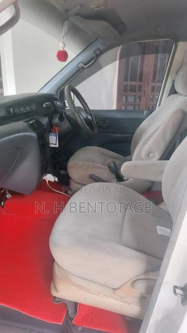Toyota Noah Kr42 1998 Van (Used)