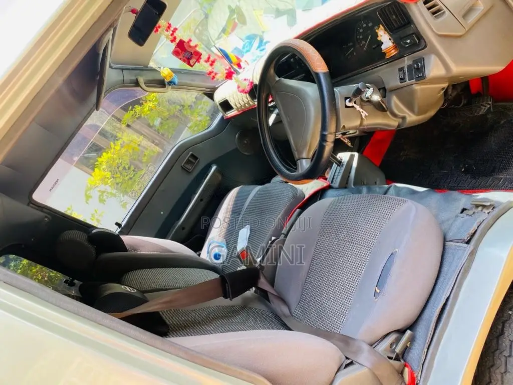 Nissan Caravan 2003 Van (Used)