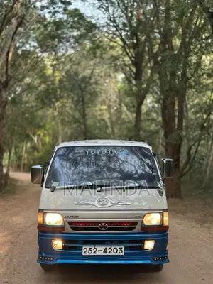 Toyota Dolphin 1994 Van (Used)