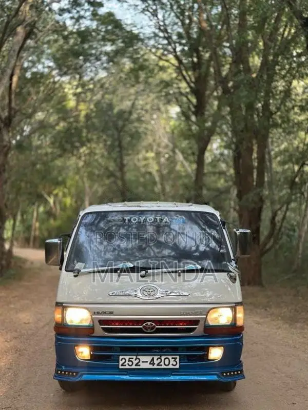 Toyota Dolphin 1994 Van (Used)