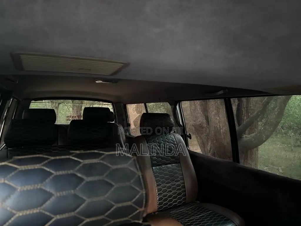 Toyota Dolphin 1994 Van (Used)