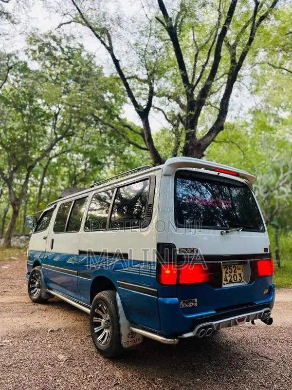 Toyota Dolphin 1994 Van (Used)