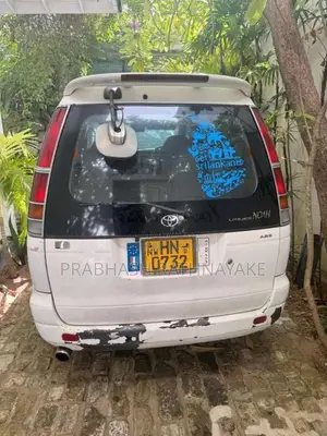 Toyota Noah 1998 Van (Used)