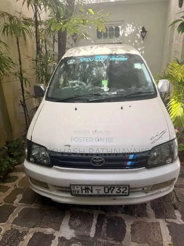 Toyota Noah 1998 Van (Used)