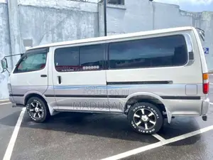 Toyota Dolphin 2001 Van (Used)