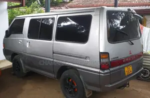 Mitsubishi PO5 1989 Van (Used)