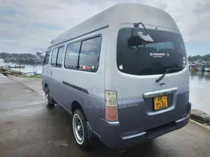 Nissan E25 2005 Van (Used)
