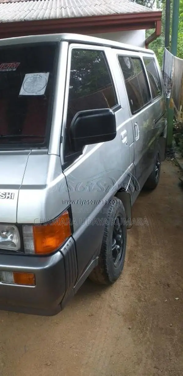 Mitsubishi PO5 1989 Van (Used)