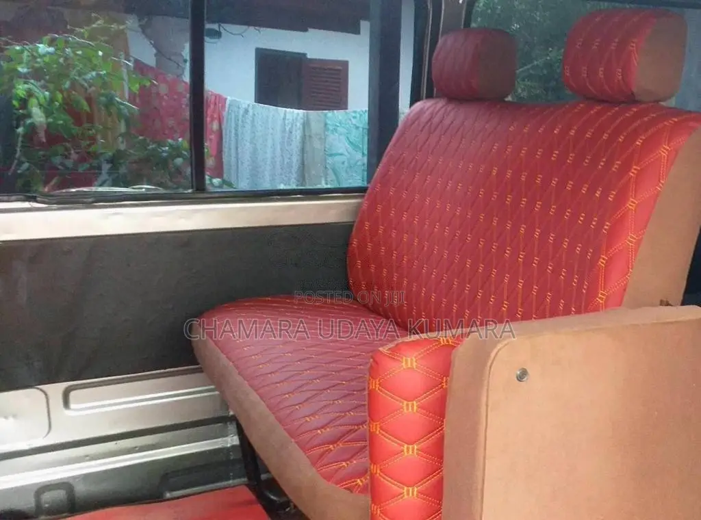 Mitsubishi PO5 1989 Van (Used)