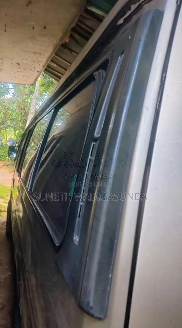 Nissan Caravan High Roof 1993 Van (Used)