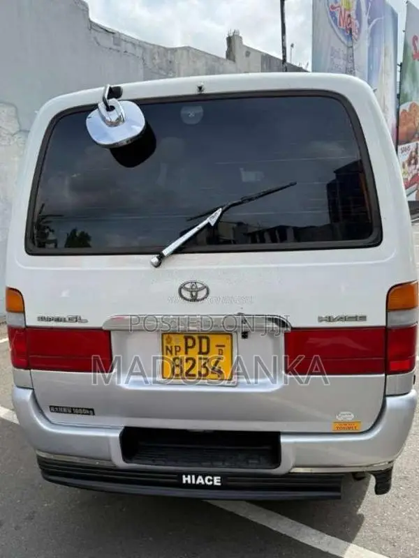 Toyota Dolphin 2001 Van (Used)