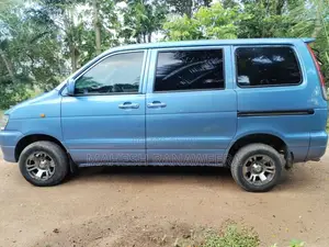 Toyota Noah 1997 Van (Used)