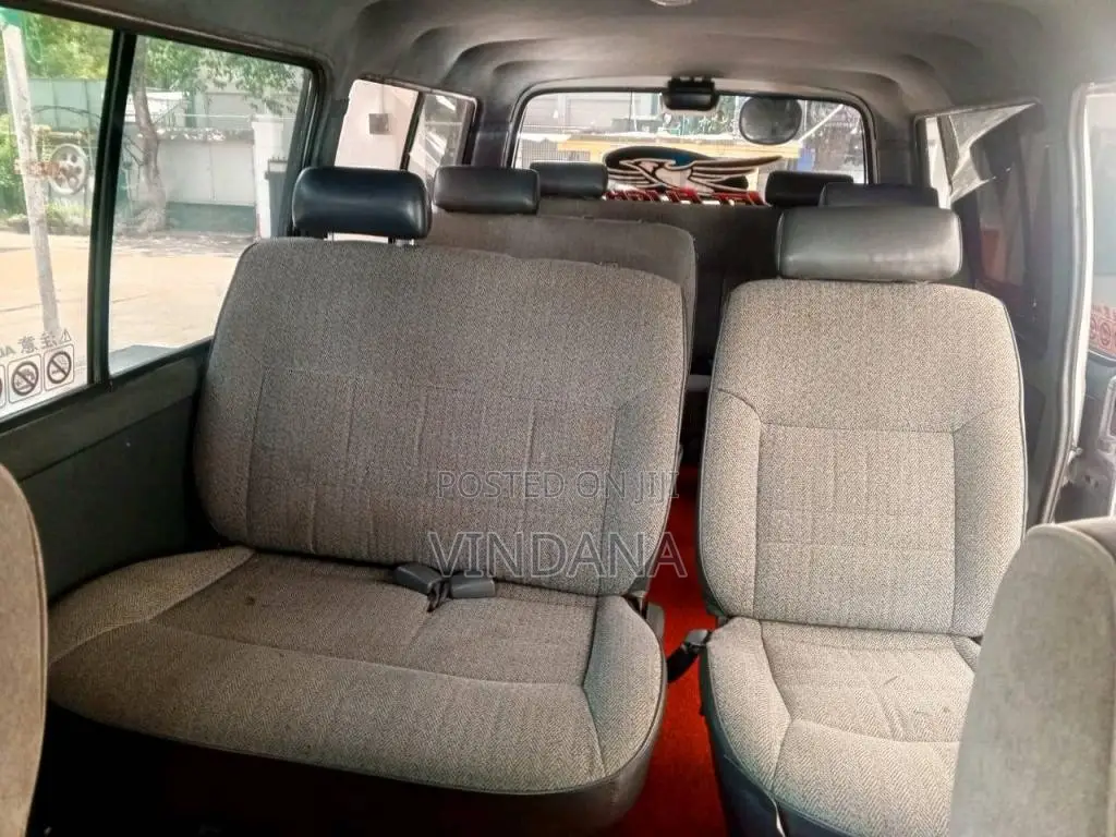 Toyota Dolphin 103 1993 Van (Used)
