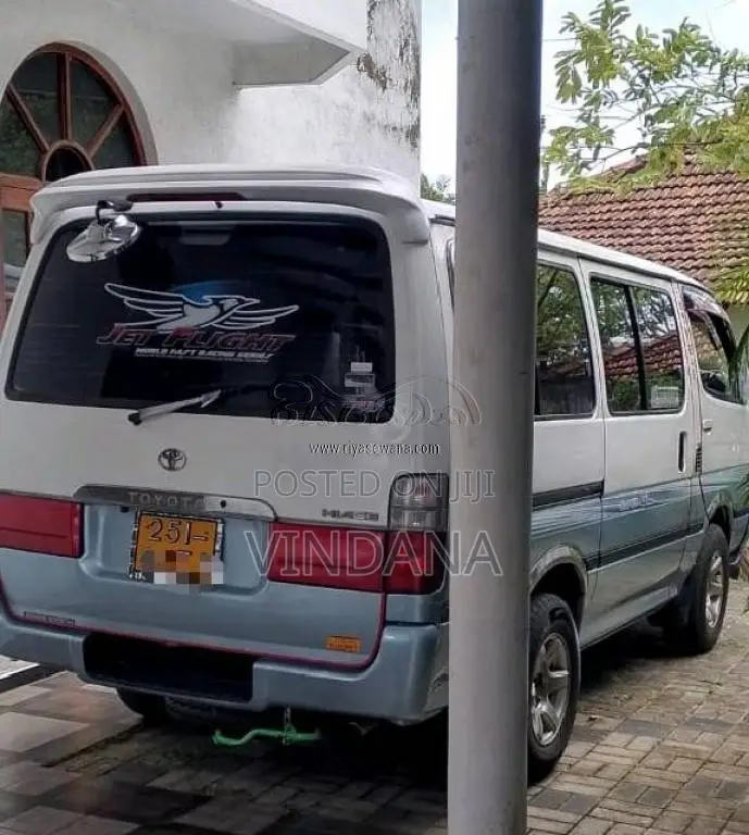 Toyota Dolphin 103 1993 Van (Used)