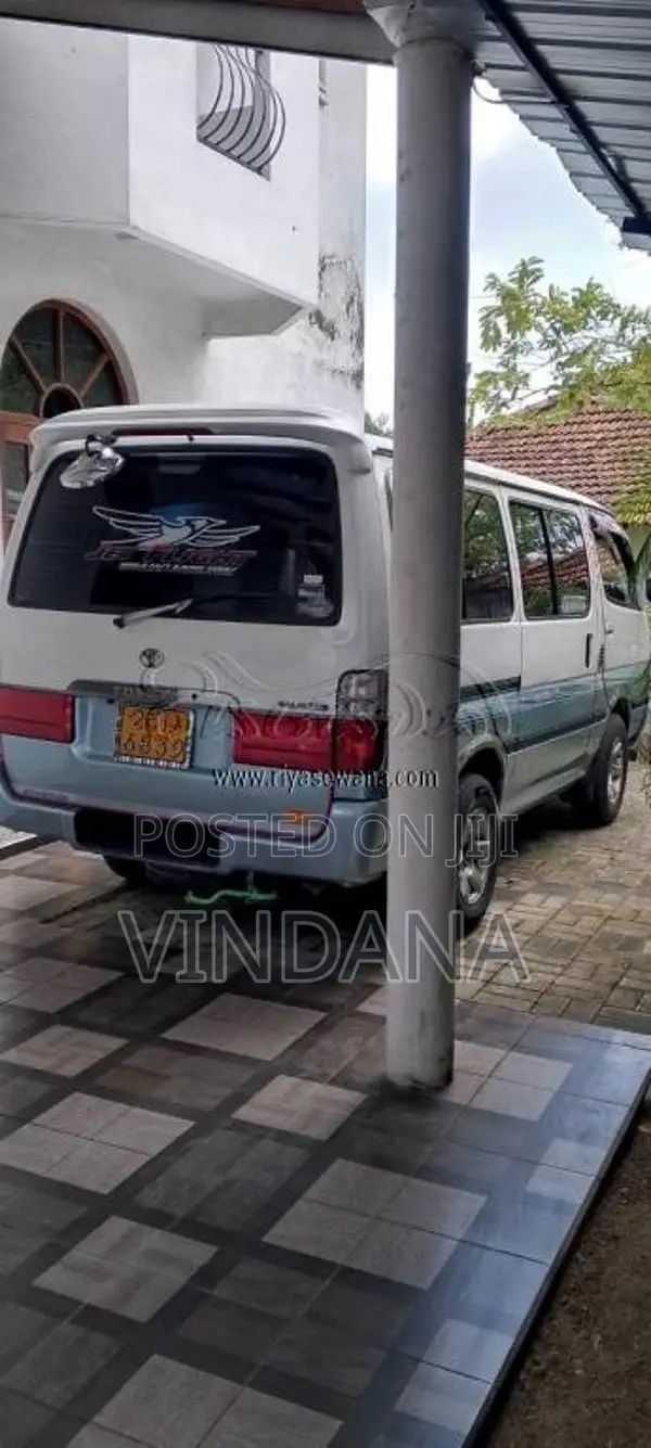 Toyota Dolphin 103 1993 Van (Used)
