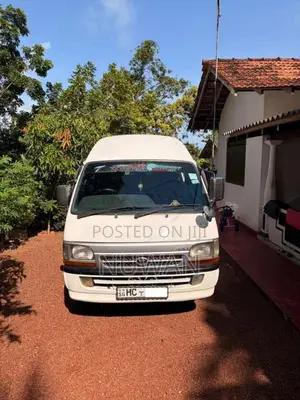 Toyota Dolphin 1998 Van (Used)