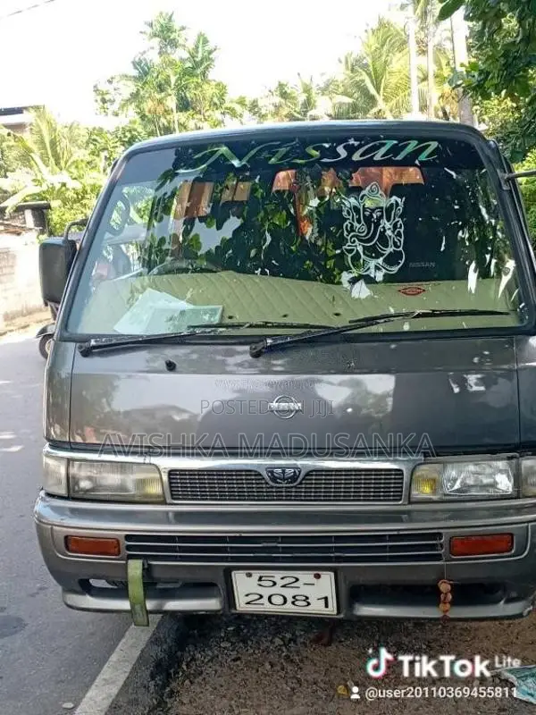 Nissan Caravan 1991 Van (Used)