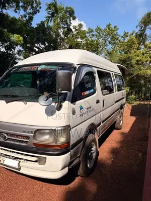 Toyota Dolphin 1998 Van (Used)