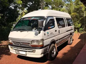 Toyota Dolphin 1998 Van (Used)