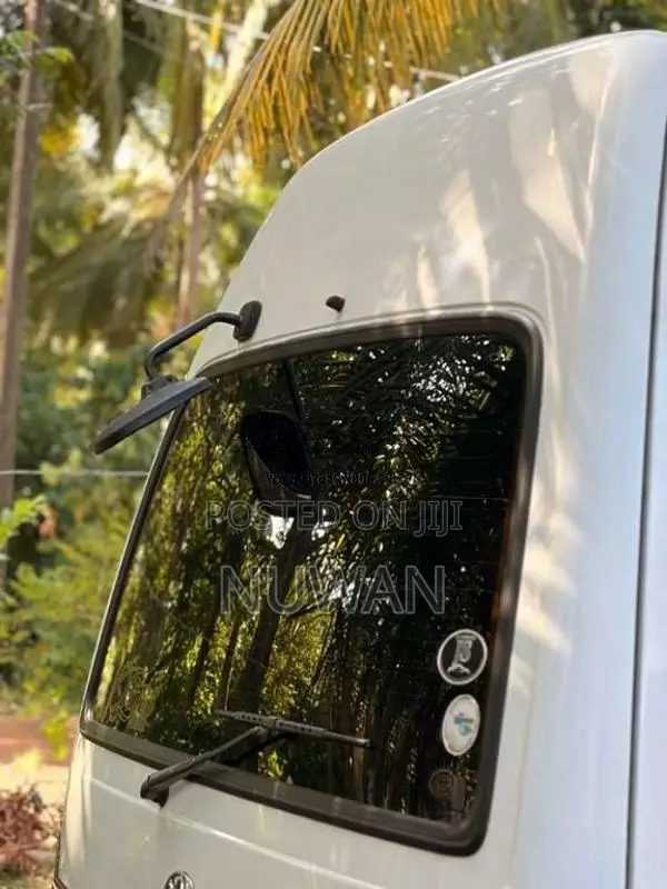 Toyota Dolphin 1998 Van (Used)